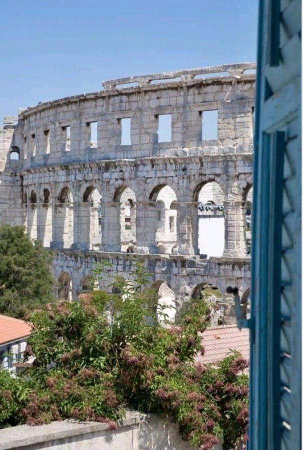 Spectacular View Of The Colloseum Пула Экстерьер фото